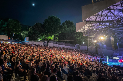 Yıldız Tilbe'ye Bursa'da sevgi seli