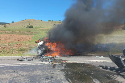 Feci kaza: Çarpışıp alev aldı!