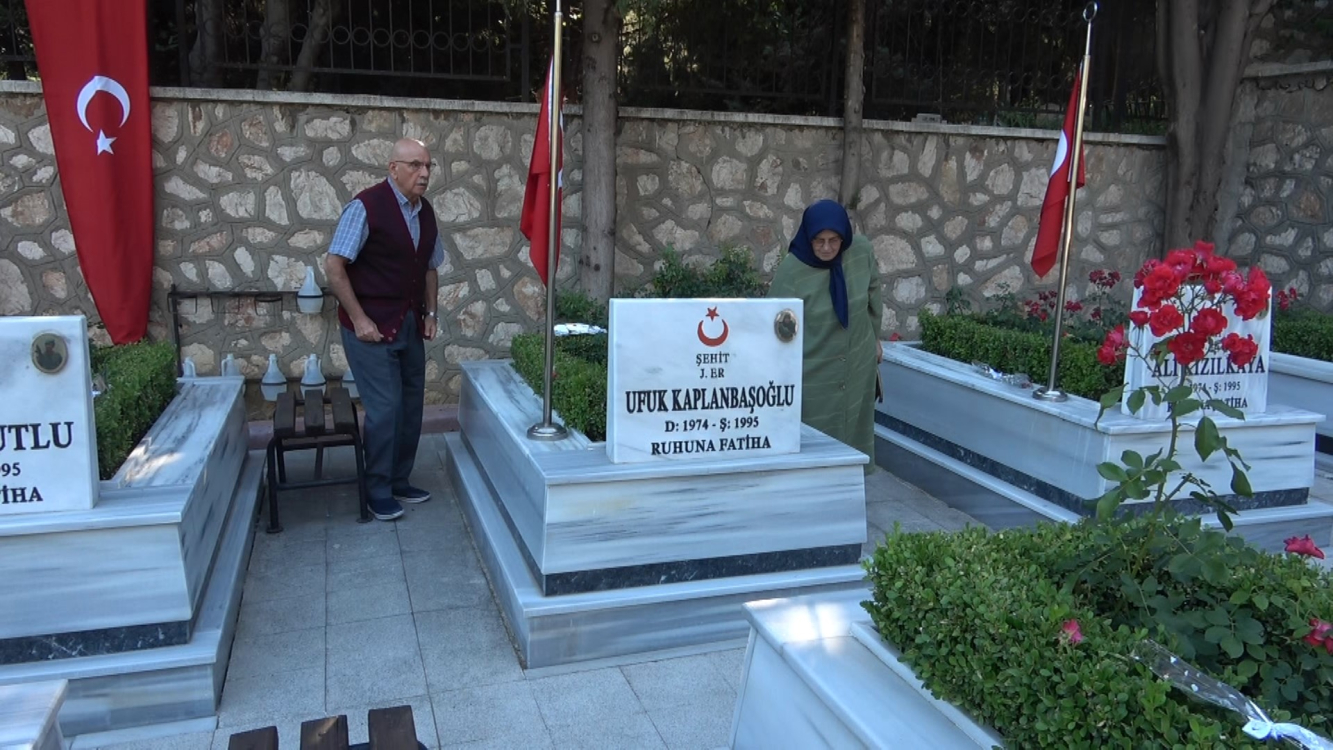 Bursa'da şehitliklerde buruk bayram!  Bursa Hayat Gazetesi -2