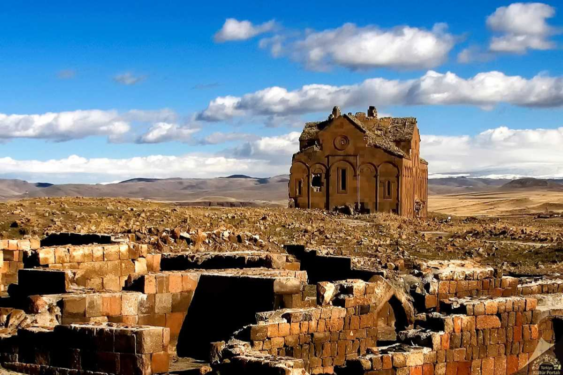 Cami ve kilise bir arada: Ani Harabeleri -Bursa Hayat Gazetesi-2