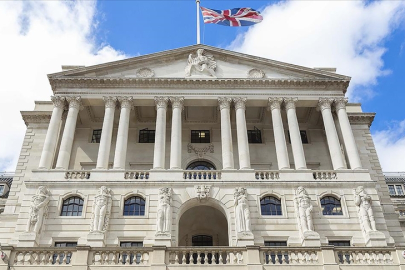 İngiltere Merkez Bankası politika faizini sabit tuttu