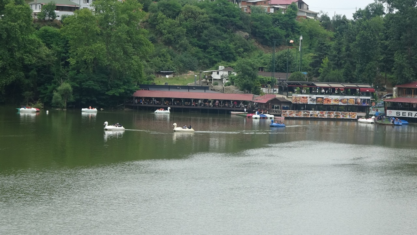 Vadi içindeki gölde deniz bisikleti yoğunluğu - Bursa Hayat Gazetesi-2