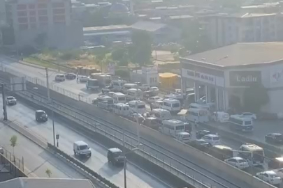 Bursa'da düğün konvoyu trafiği araçlarla kesti