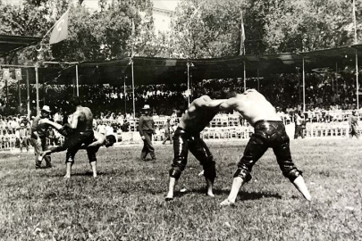 Yağlı güreşlerin heyecanı: Pehlivanlar nasıl mücadele ediyor?