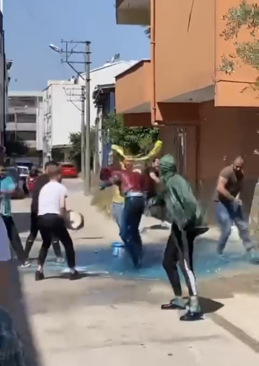 Bursa'da gelin almaya giden damadı boyaya buladılar - Bursa Hayat Gazetesi-2