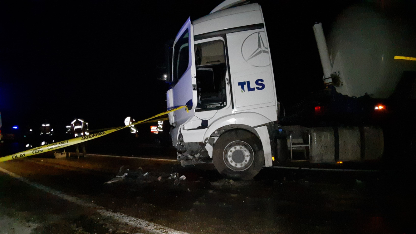 TIR'ın çarptığı otomobilin sürücü hayatını kaybetti - Bursa Hayat Gazetesi-2
