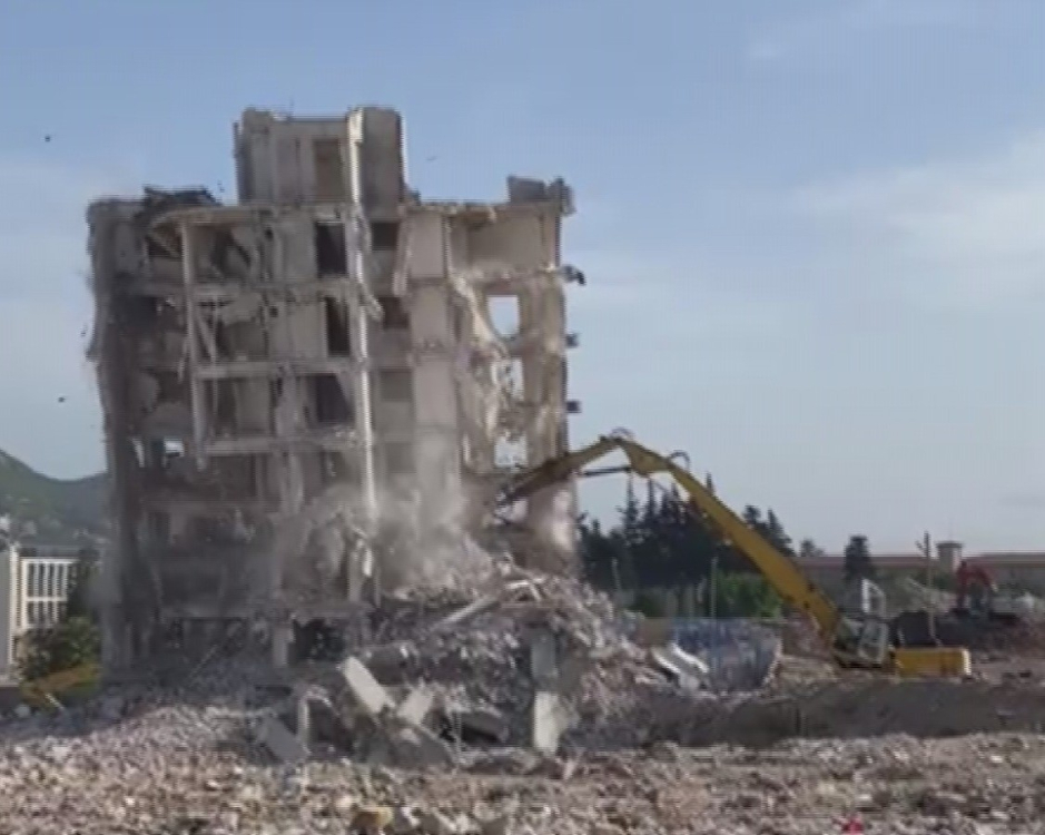 Hatay'da 7 katlı bina kontrolü olarak yıkıldı - Bursa Hayat Gazetesi-2