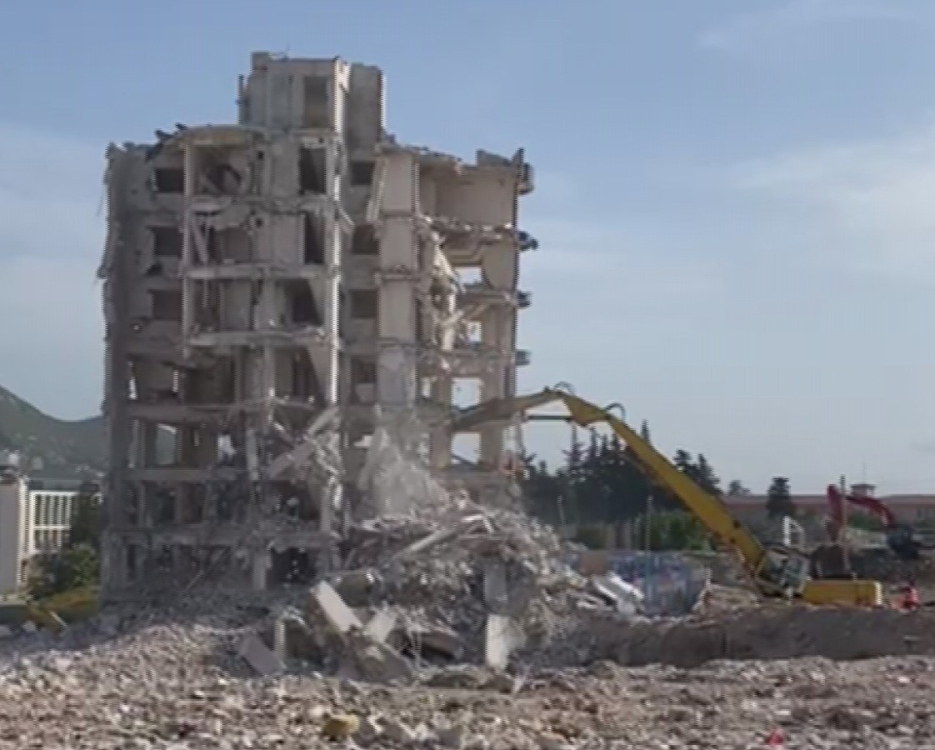 Hatay'da 7 katlı bina kontrolü olarak yıkıldı - Bursa Hayat Gazetesi-3