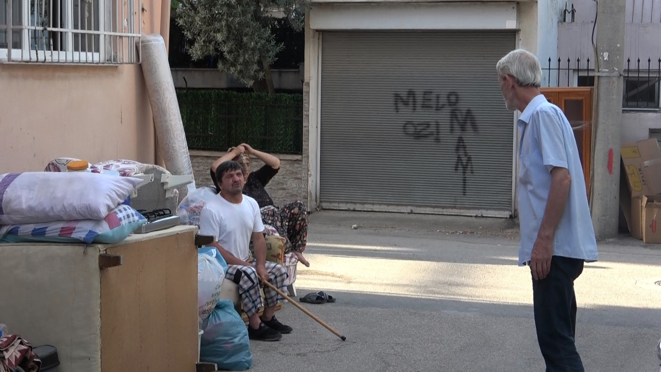 Bursa'da engelli aile kira yüzünden sokakta kaldı - Bursa Hayat Gazetesi-4