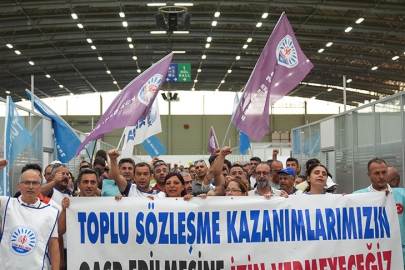 İzmir Büyükşehir Belediyesi memurlarından eylem: Geri adım atmayacağız!