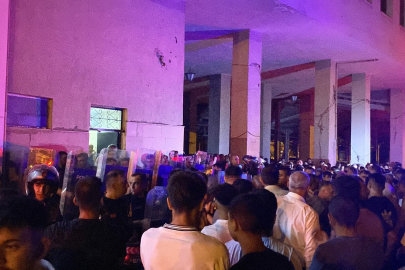 Araçlar ters çevrildi, iş yerleri ateşe verildi... 5 yaşındaki çocuğa taciz iddiası!