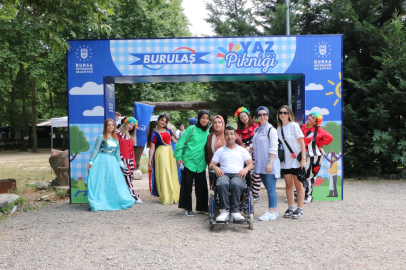 Burulaş ailesi yaz pikniğinde keyifli bir gün geçirdi