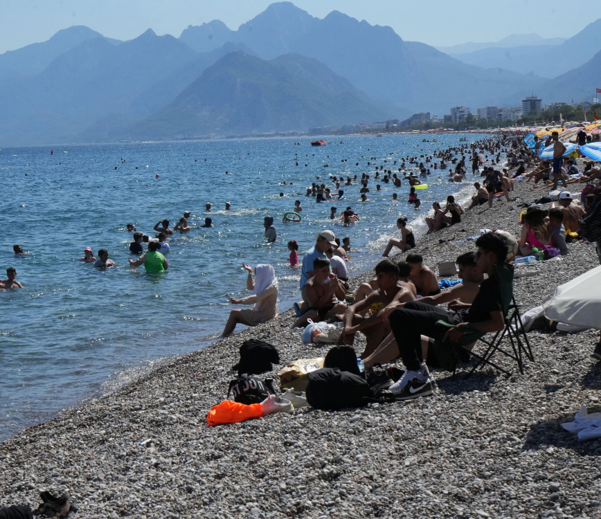 Antalya'da deniz bile serinletmedi! Bursa Hayat Gazetesi -2