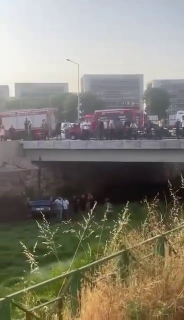 Bursa'da otomobil 6 metre yüksekten dereye uçtu - Bursa Hayat Gazetesi-6