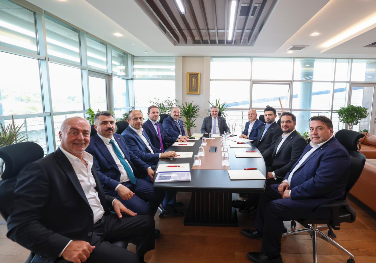 Bursaspor'dan Bakan Osman Aşkın Bak'a ziyaret - Bursa Hayat Gazetesi-2