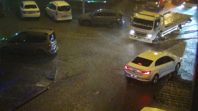 Kars’ı sağanak vurdu! Bursa Hayat Gazetesi -2