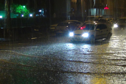 Kars’ı sağanak vurdu!