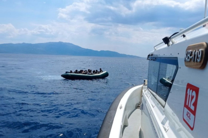 Lastik bot için 17 kaçak göçmen yakalandı