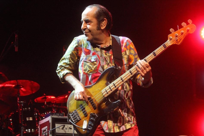 MFÖ'nün sevilen ismi Özkan Uğur, vefatının yıl dönümünde anılıyor