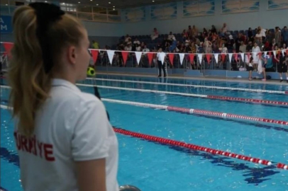 Bursa'da "Yaza Merhaba Yüzme Şenlikleri" gerçekleştirildi