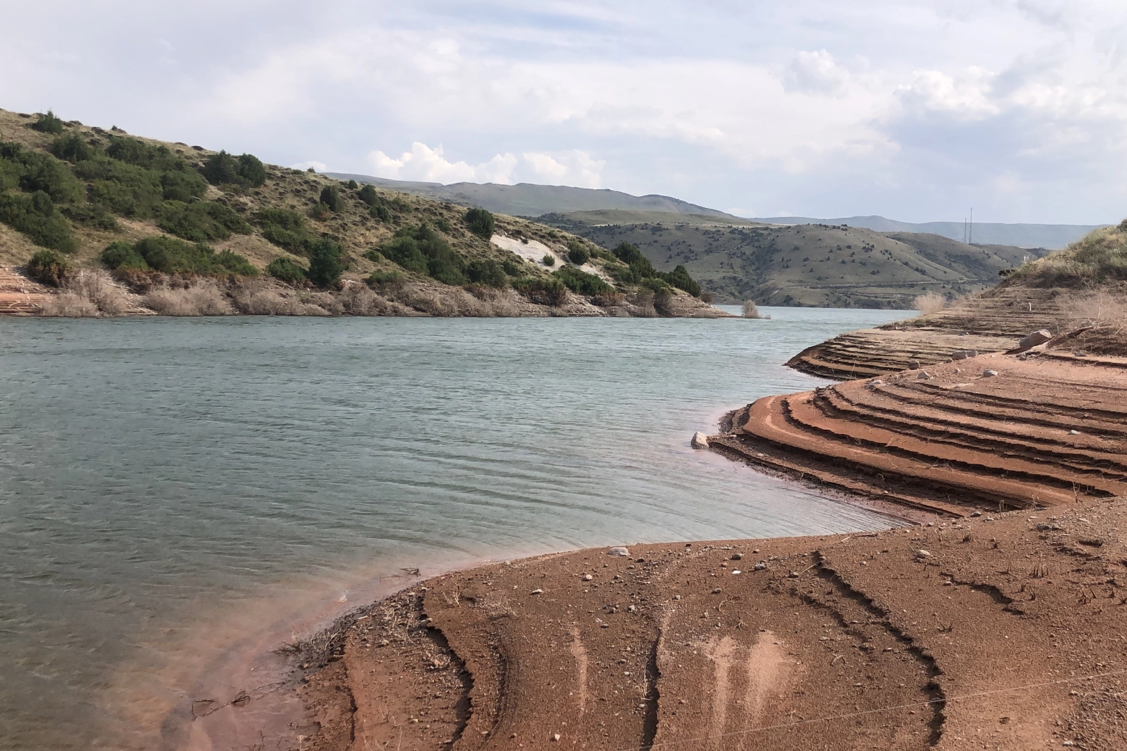 Sarıkamış'ta Bulutların Dansı: Gökyüzü Suya Yansıyor