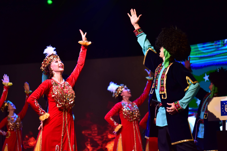 Uluslararası Altın Karagöz Halk Dansları Yarışması’nın coşkusu Bursa'yı sardı! Bursa Hayat Gazetesi -2