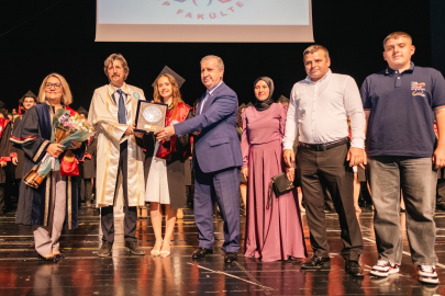 Bursa Uludağ Üniversitesi Tıp Fakültesi yeni neferlerini mezun etti!