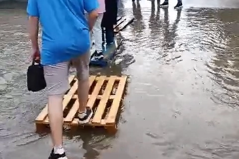 İnegöl'de sokaklar göle döndü