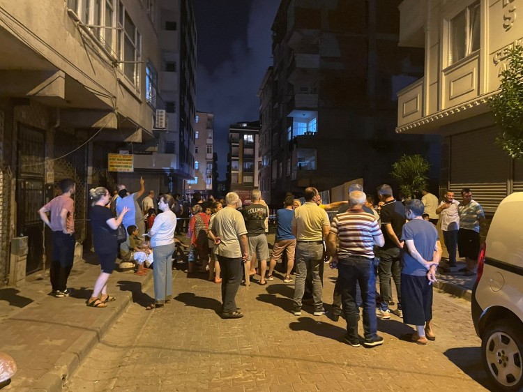 6 katlı binaya tahliye! Bursa Hayat Gazetesi -2