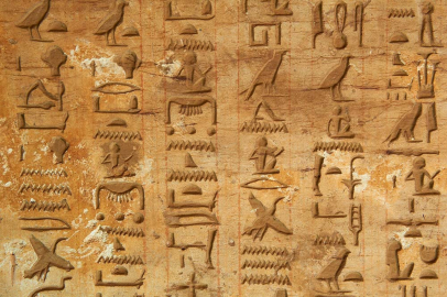 Hiyerogliflerin gizemli dünyasını çözmek: Bir keşif yolculuğu