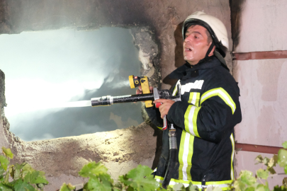 Müstakil evin bodrum katında yangın! Canını tehlikeye attı