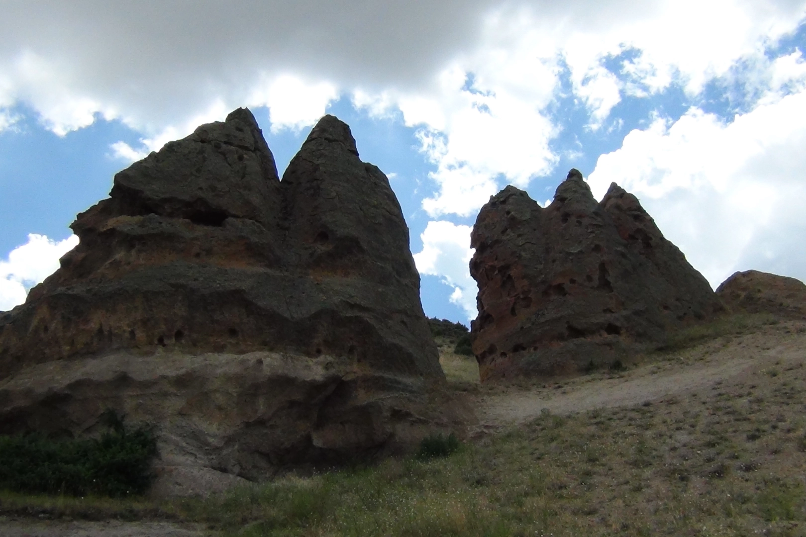 Sarıkamış'ın Peri Bacaları turizme kazandırılmayı bekliyor!