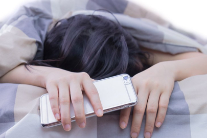 Uyurken sakın başınızın altında telefon koymayın!