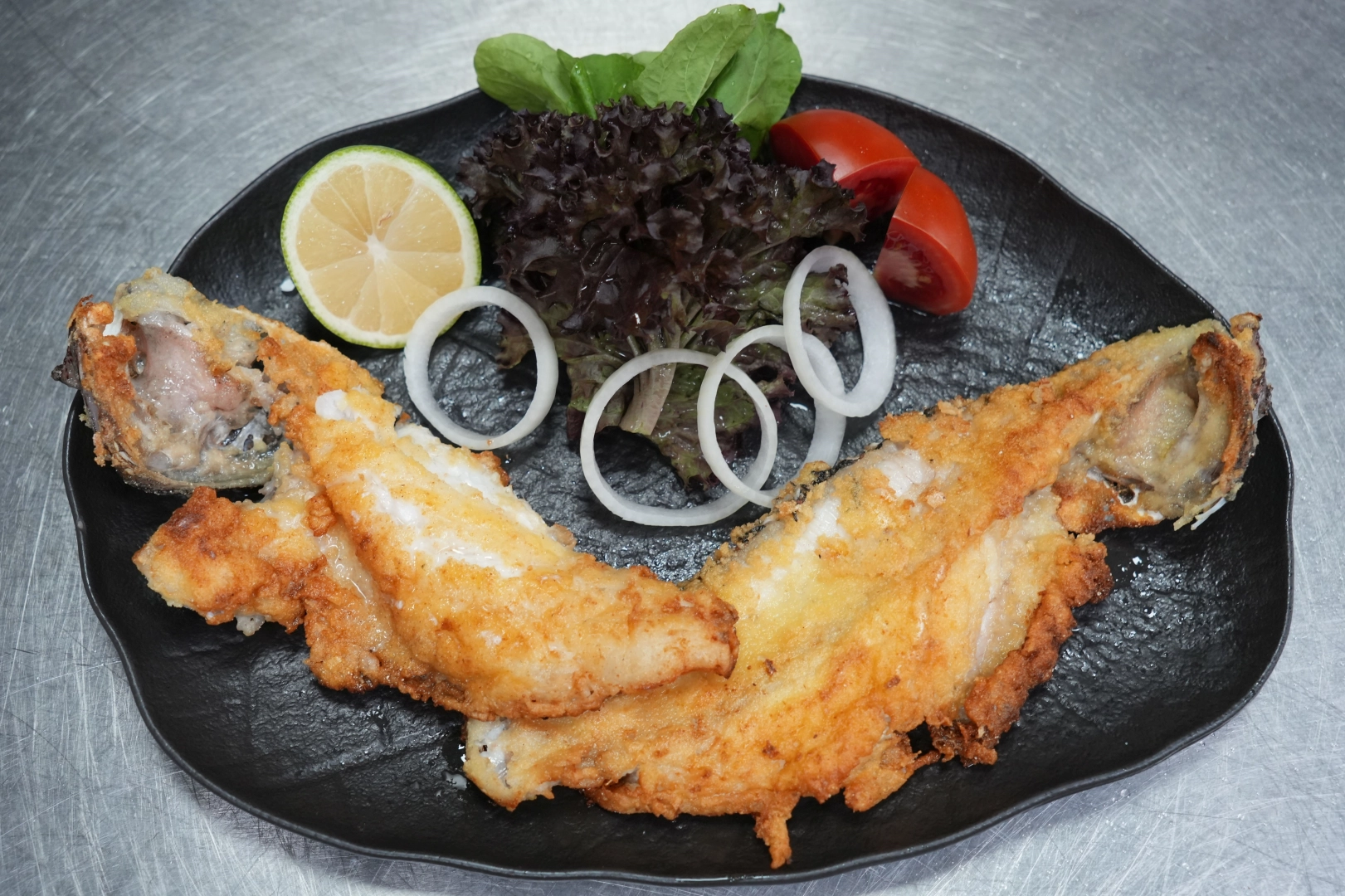 Kimse dokunamıyor ama Antalya'da afiyetle yeniyor…