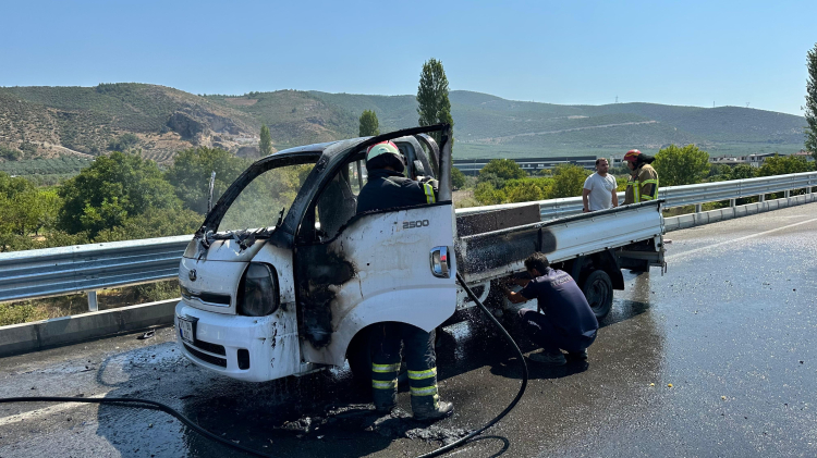 Bursa'da kamyonet alevlere teslim oldu Bursa Hayat Gazetesi -2