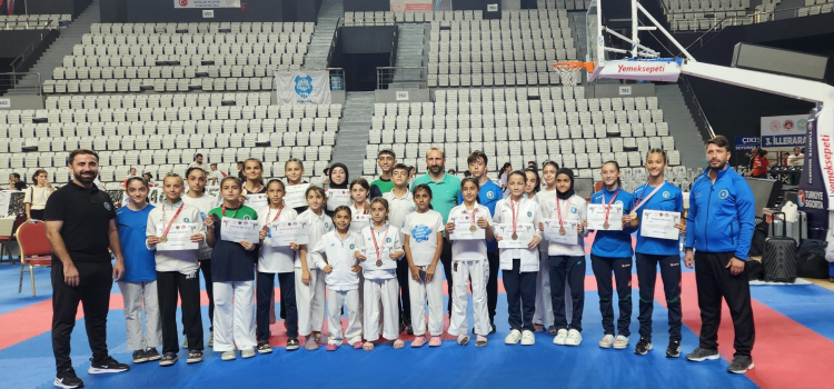 Bursa Büyükşehir Belediyesporlu sporculardan büyük başarı! Bursa hayat gazetesi -2