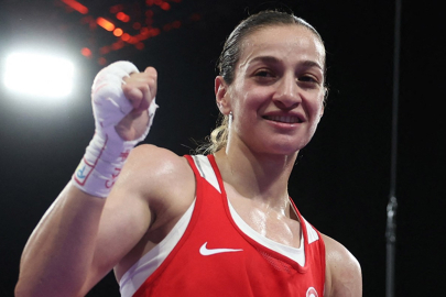 Milli boksör Buse Naz Çakıroğlu, gümüş madalya kazandı