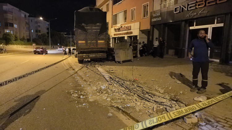 Bursa'da TIR dehşet saçtı! Bursa Hayat Gazetesi -2