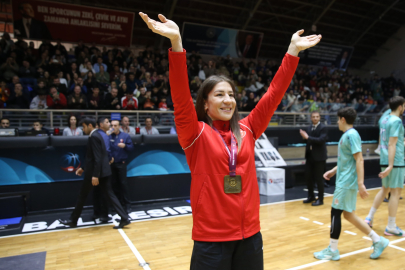Milli güreşçi Yasemin Adar Yiğit çeyrek finalde