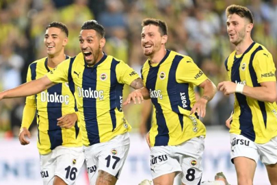 Fenerbahçeli futbolculardan eğitim bursu kampanyasına destek