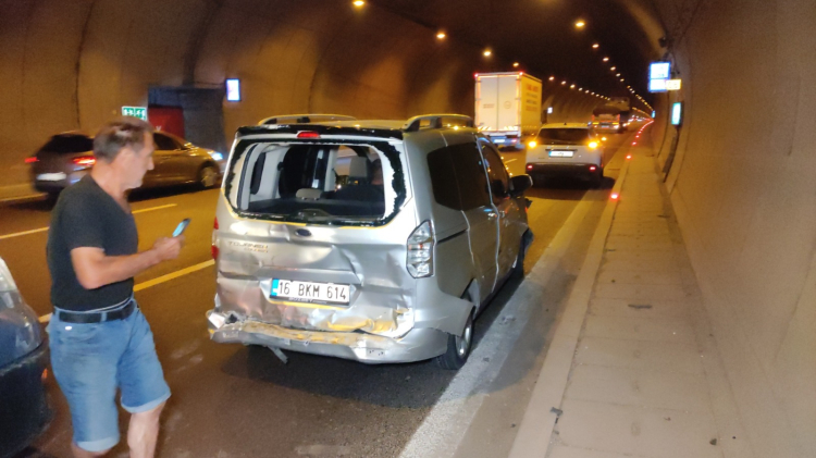 Bursa'da tünelde arızalan TIR kazaya neden oldu - Bursa Hayat Gazetesi-2