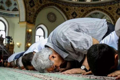 23 Ağustos Cuma Namazı saat kaçta kılınacak?