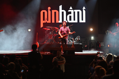 Pinhani Bursa'da barış için şarkılar söyledi