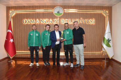 Osmangazi Belediyesi Koşu Takımı'ndan Başkan Aydın'a ziyaret