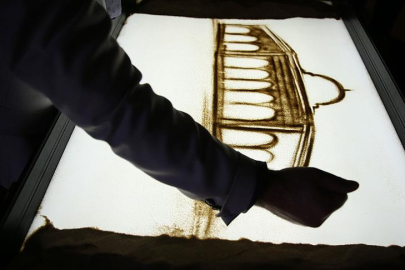 Kum sanatı: Işık ve kumun dansı