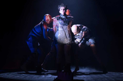 Richard Güller Savaşı adlı tiyatro oyununun konusu nedir?