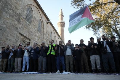 Bursa'da Filistin'e destek etkinliği! Setbaşı'nda başladı, Ulu Camii'de son buldu