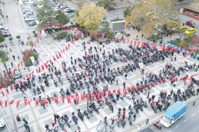 Bursa'da motosiklet tutkunlarından Cumhuriyet Korteji!