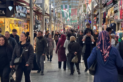 Bursa Kapalı Çarşı‘da hafta sonunu aratmayan kalabalık