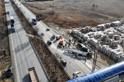 Bursa yolunda feci ölüm! Lastiği patlayıp karşı şeride geçti